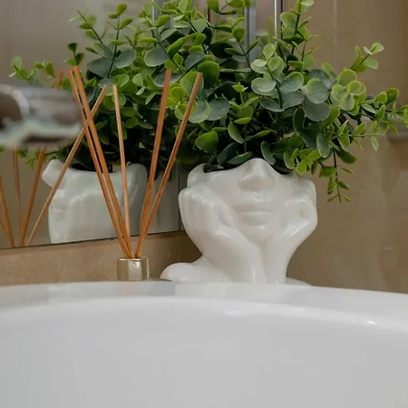 Cozy With Garage Access By Renters Апартаменты Вроцлав