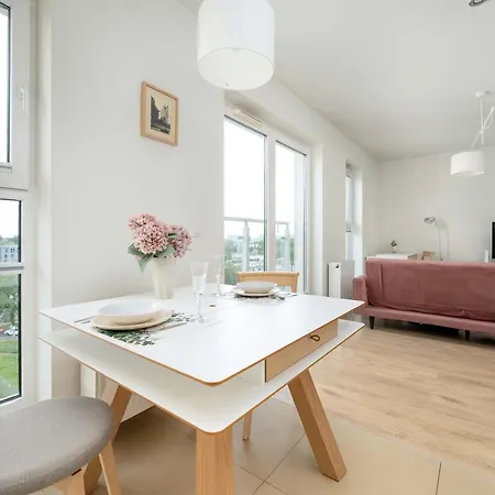 Cozy With Garage Access By Renters Апартаменты Вроцлав