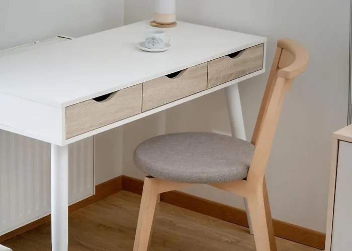 Cozy With Garage Access By Renters