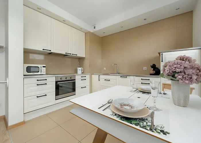 Cozy With Garage Access By Renters Apartment *